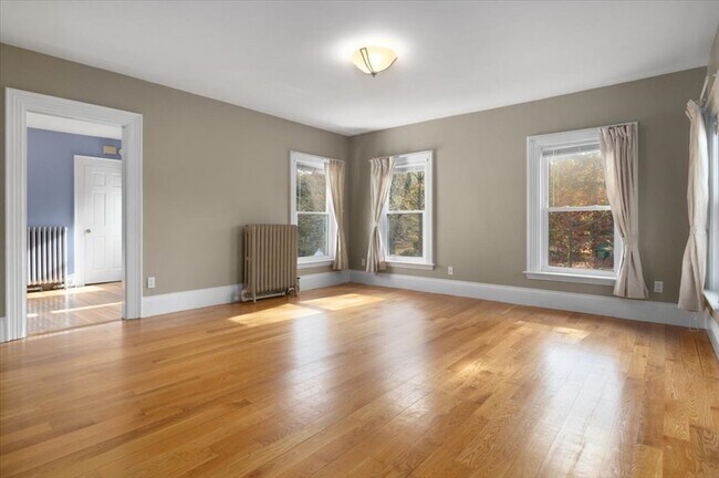 Building Photo - 33 Dunbar St