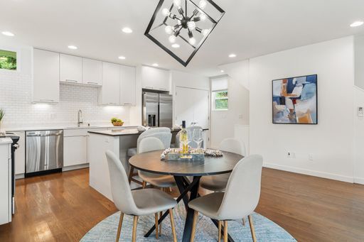 Building Photo - Stand-Alone Modern Home with Elliott Bay Views