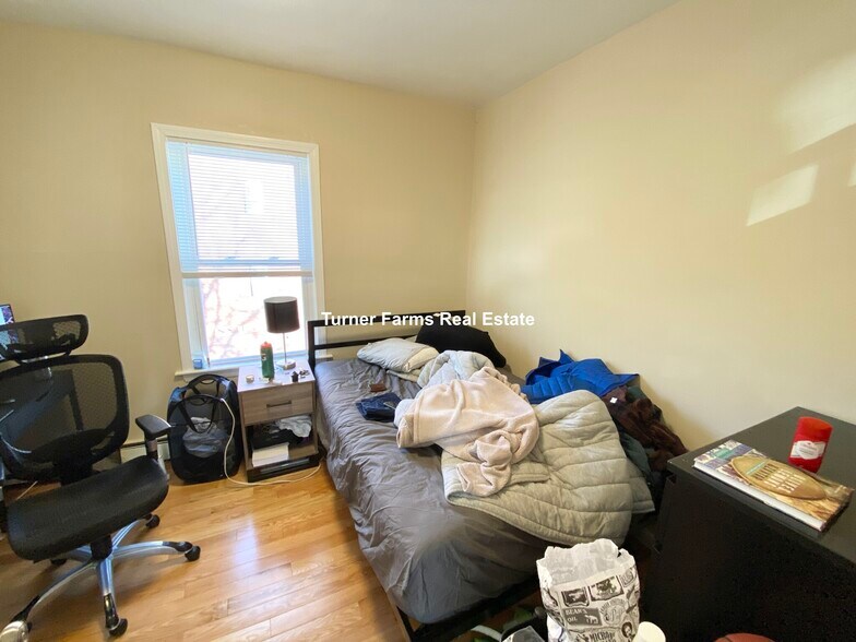 Building Photo - 5 Bickford Ave