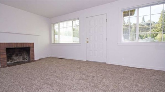 Building Photo - COUNTRY LIVING JUST OUTSIDE OF RENO!