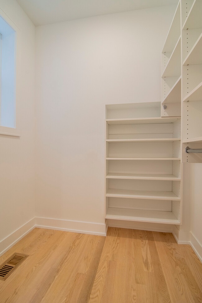 Building Photo - 3720 N Racine Ave