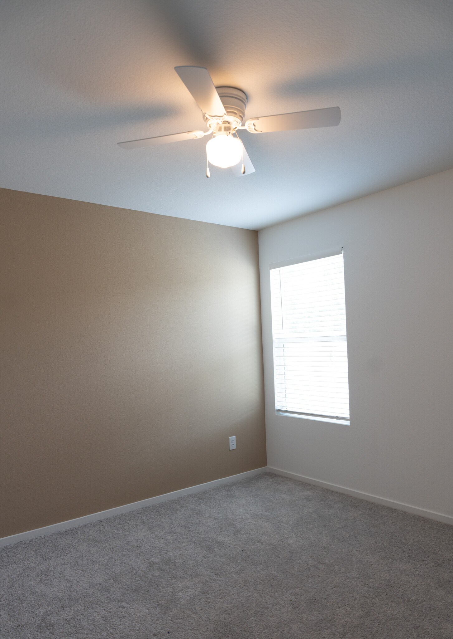 Building Photo - 3018 Mallorca Dr