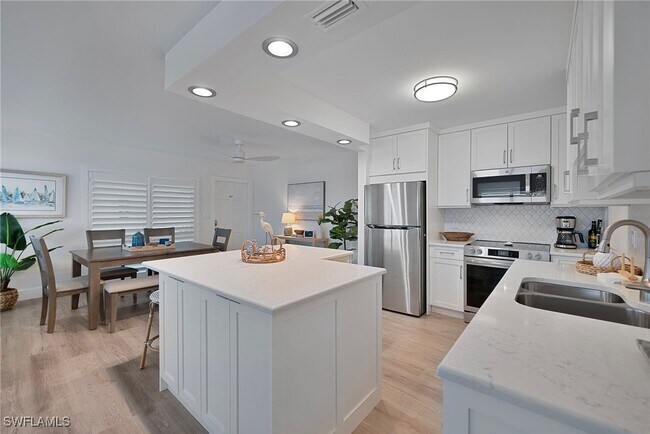 Building Photo - 1950 Gulf Shore Blvd N