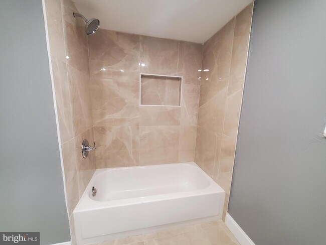 Building Photo - 620 Rodman St