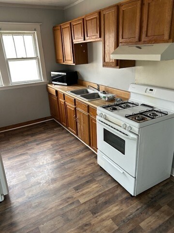 Building Photo - 231 Conklin Ave