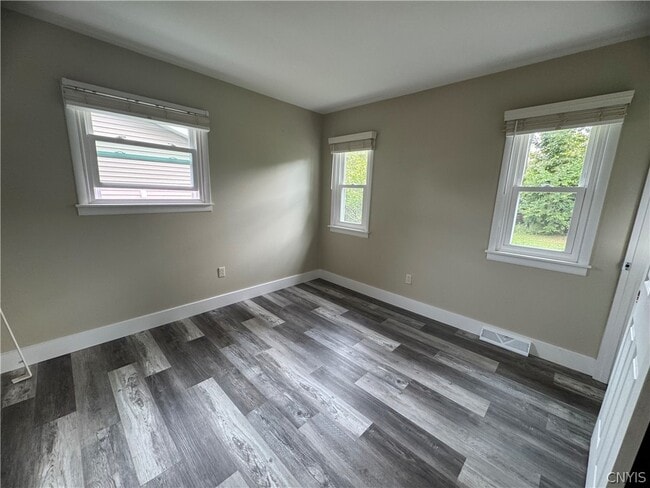 Building Photo - 7878 Sagamore Dr N