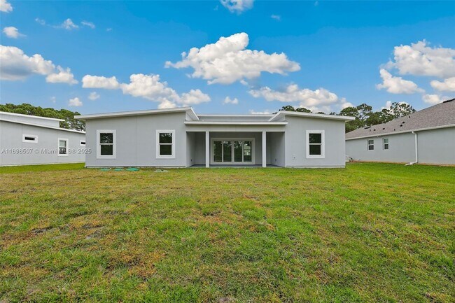 Building Photo - 746 Harriet Ave SW