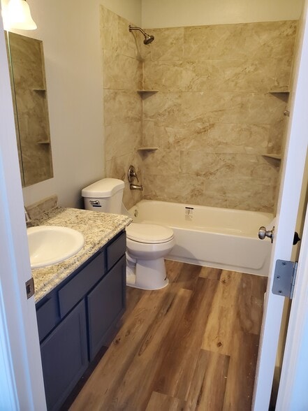 Building Photo - 625 E 22nd Ave