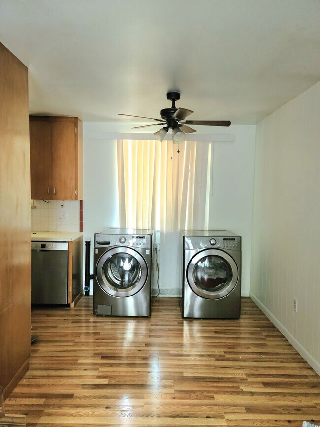 Building Photo - West 20th Apartment in Great Location