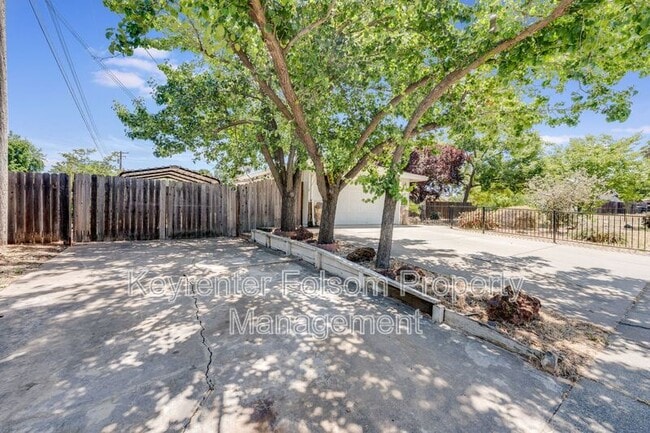 Building Photo - 5800 Deary Way
