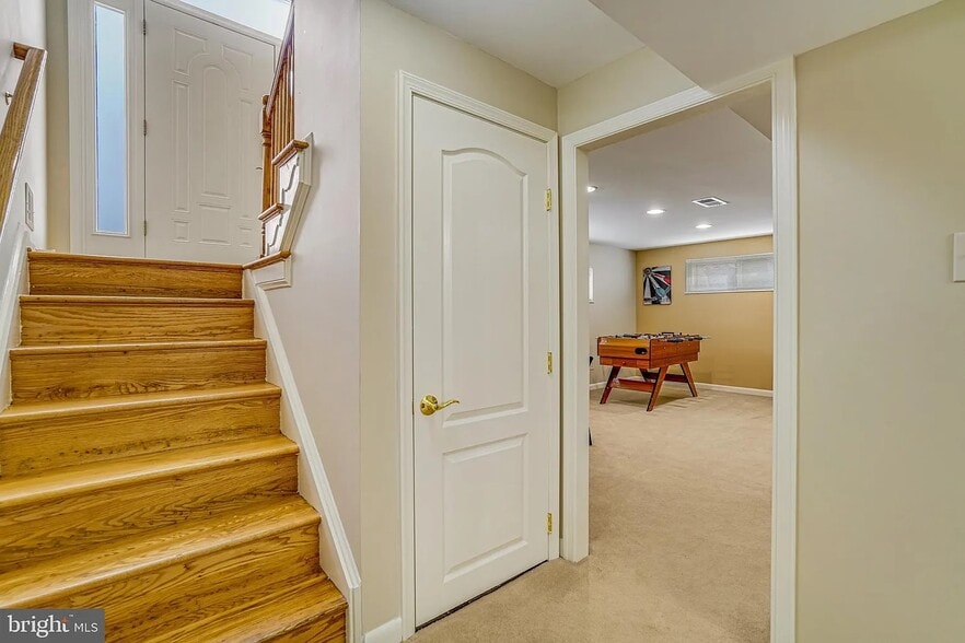 Building Photo - 8651 Cromwell Dr