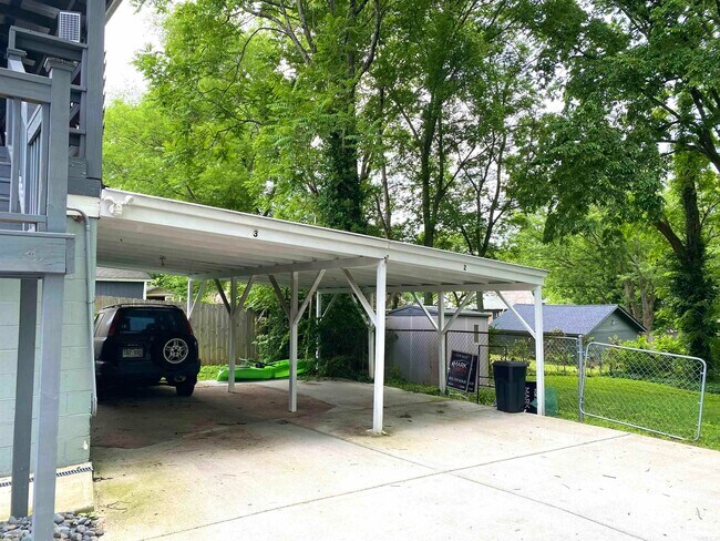 Building Photo - 1305 Stratford Ave