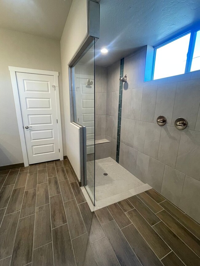 Building Photo - Beautiful Newly Constructed Home **Move In...