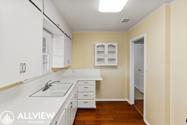 Building Photo - Charming 1-Bedroom Private Home with Backyard – 6-Month Lease with Month-to-Month Flexibility