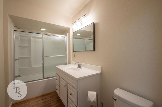 Building Photo - Fresno Westside Farm Home, 2BR/2BA, Built 1992 – Modern Updates!