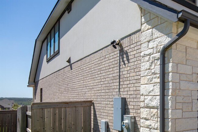Building Photo - 709 Pinnacle View Dr