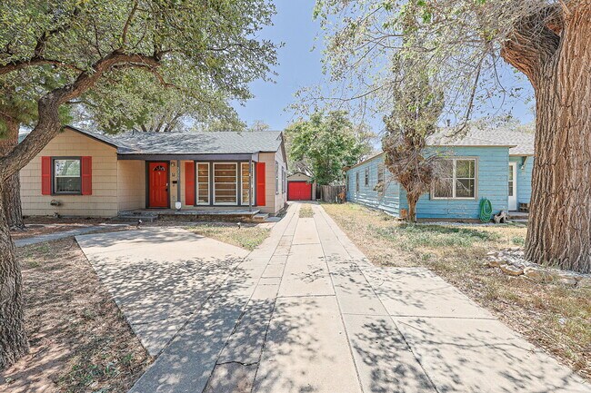 Building Photo - Charming 2 Bedroom Home with Character & Convenient Amenities
