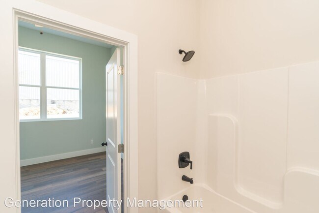 Building Photo - 4 br, 5 bath House - 1039 Montague Place