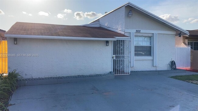 Building Photo - 2102 SW 106th Ct