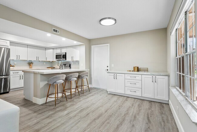Building Photo - 5292 Buckhead Cir