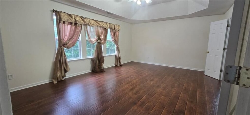 Building Photo - 3811 Roxfield Dr NE