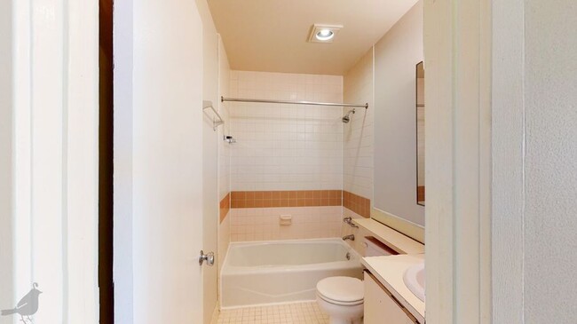 Building Photo - Stylish Studio in Adams Morgan! Amazing Lo...