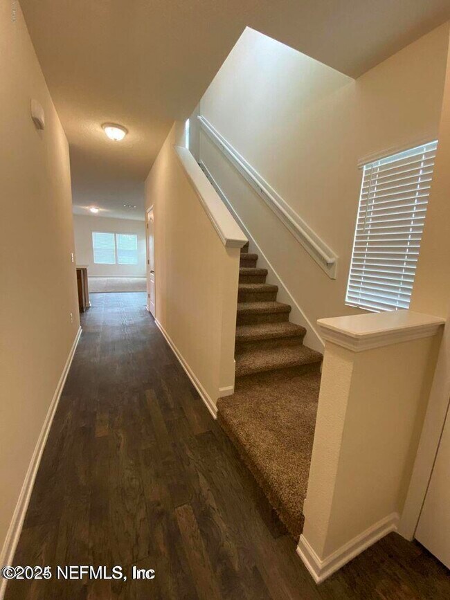 Building Photo - 8136 Meadow Walk Ln