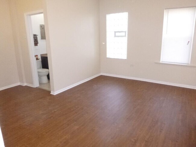 Building Photo - 0 bedroom in Chicago IL 60612