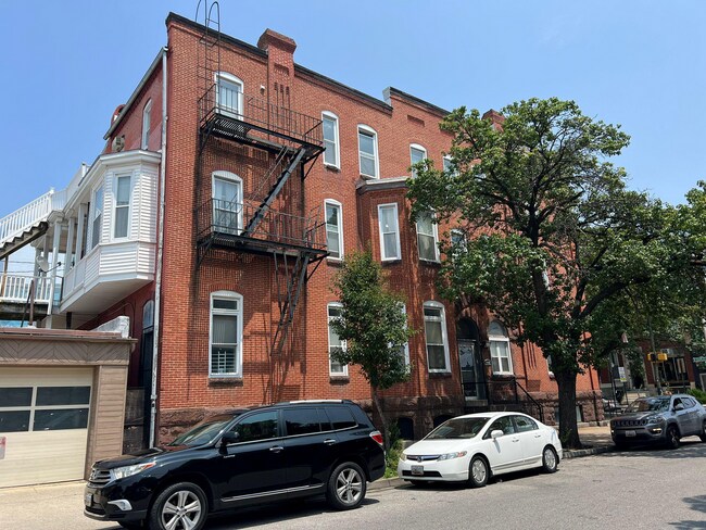 Building Photo - 2 W 21st St