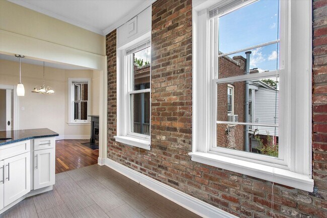 Building Photo - Swanky 2000 sf duplex in the heart of Church Hill
