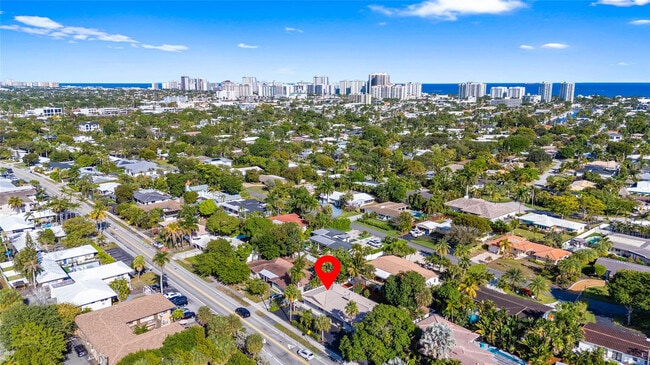 Building Photo - 2616 Middle River Dr