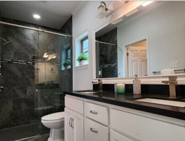 Building Photo - 615 O'Kane St