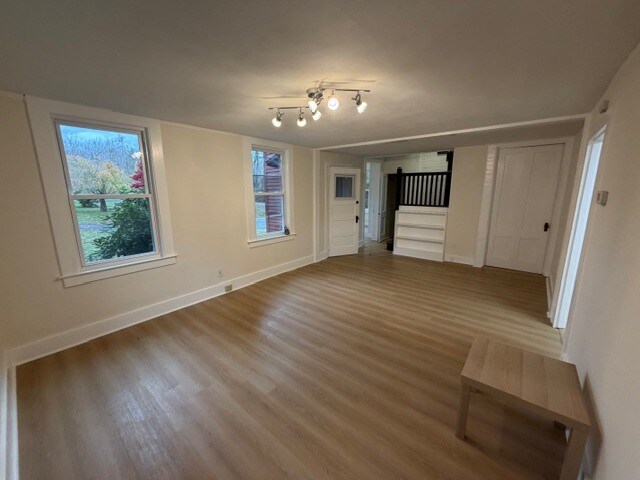 Building Photo - 473 Amity Rd