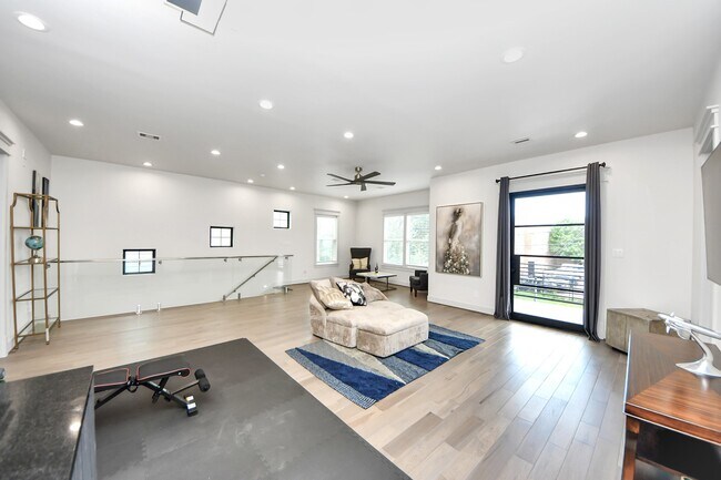 Building Photo - 3520 Beauchamp St