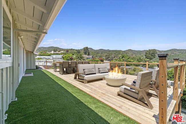 Building Photo - 1060 Palisair Pl