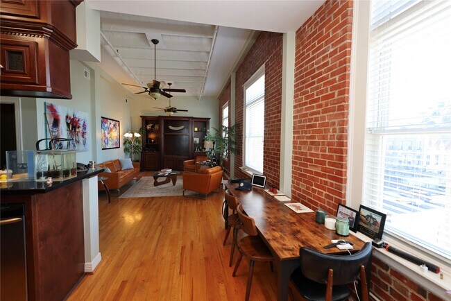 Building Photo - 1927 Harborside Dr