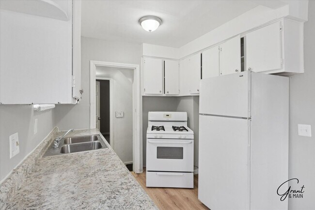 Building Photo - $1300 3 bedroom bungalow