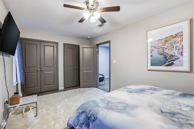 Building Photo - 1241 N Bronough St