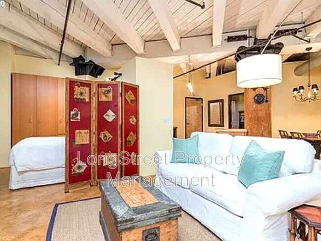 Building Photo - 1420 NW Lovejoy St