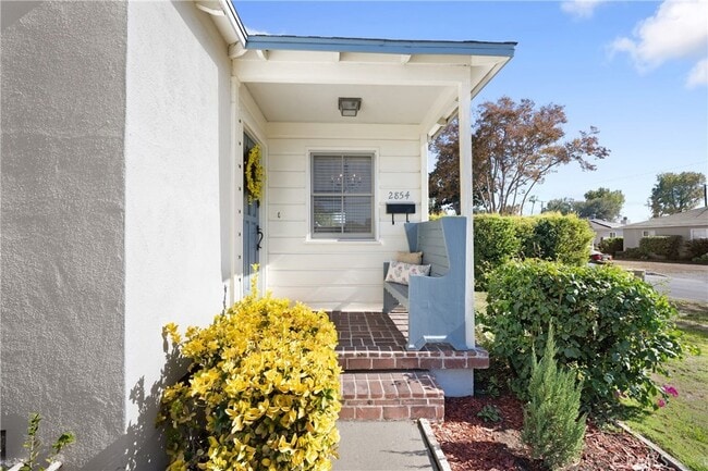 Building Photo - 2854 Mayflower Ave