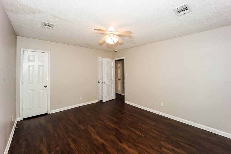 Building Photo - 8272 Canyon Forge Dr