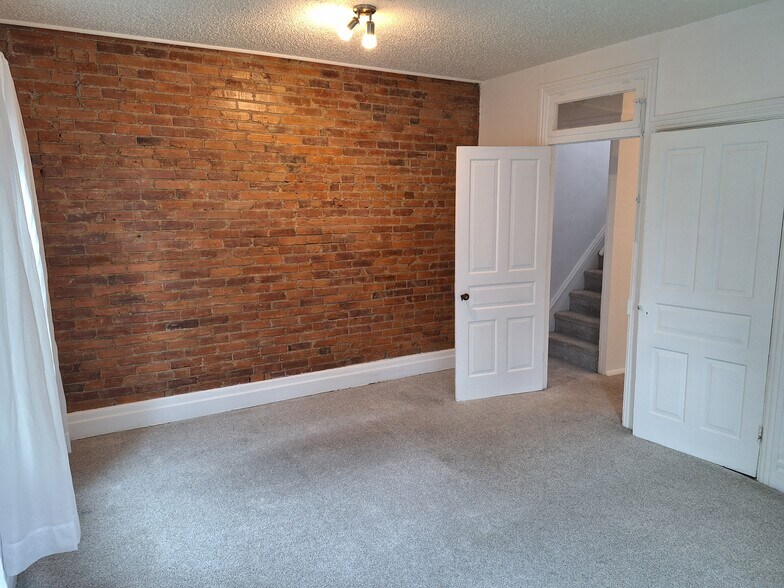 Building Photo - 209 Muench St
