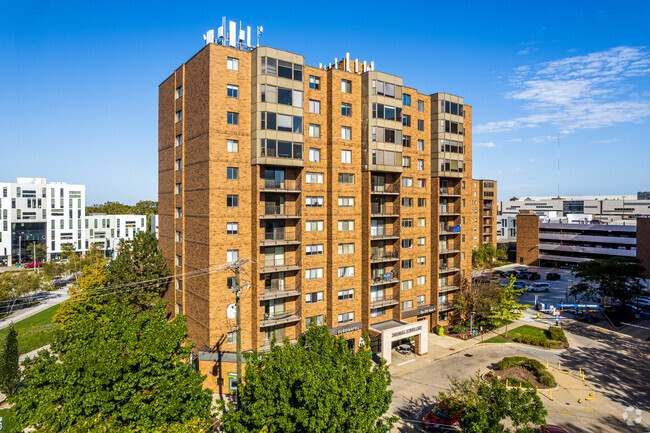 Building Photo - The Triangle Towers