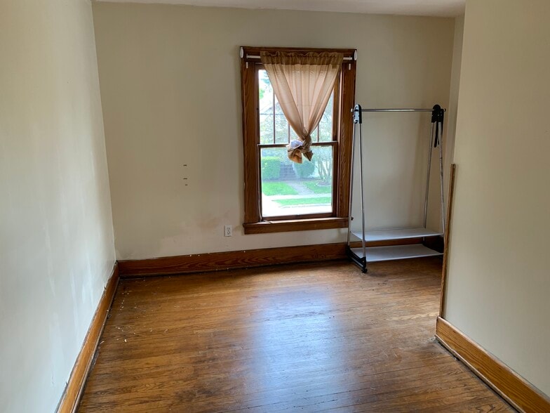 Building Photo - 296 E State St