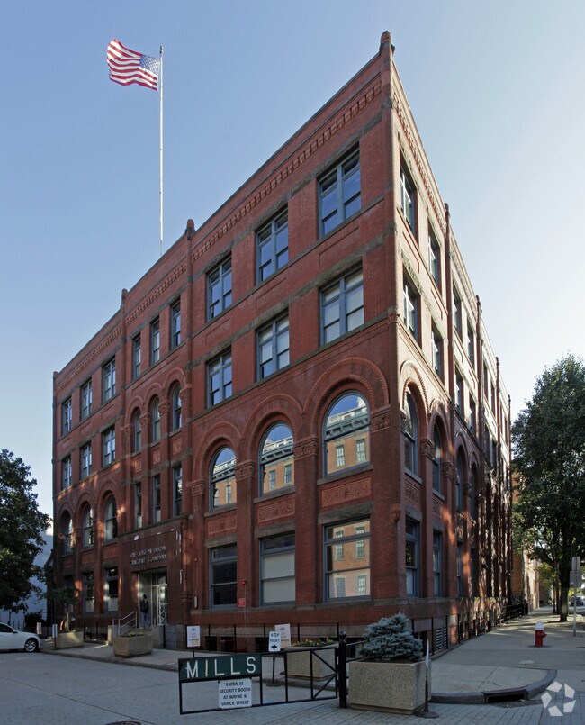 Primary Photo - 167 Wayne St