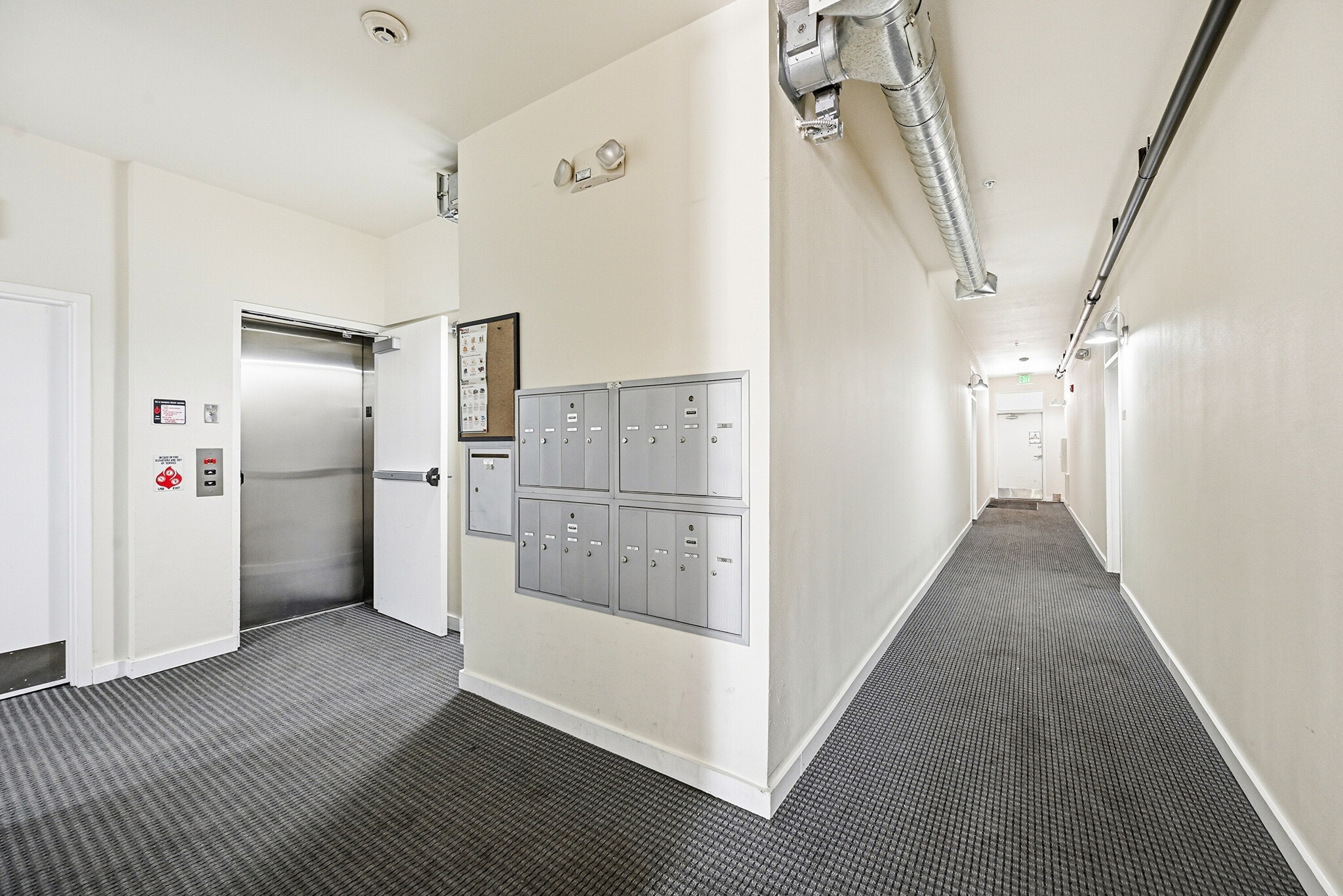 Building Photo - 2422 Tremont Pl