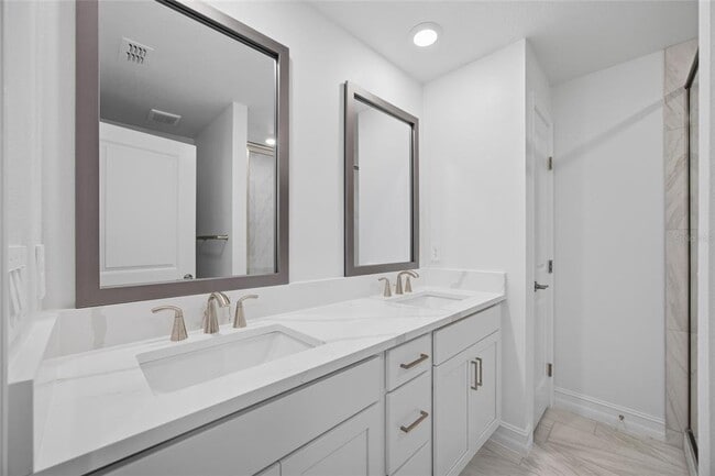 Building Photo - 4510 S Manhattan Ave