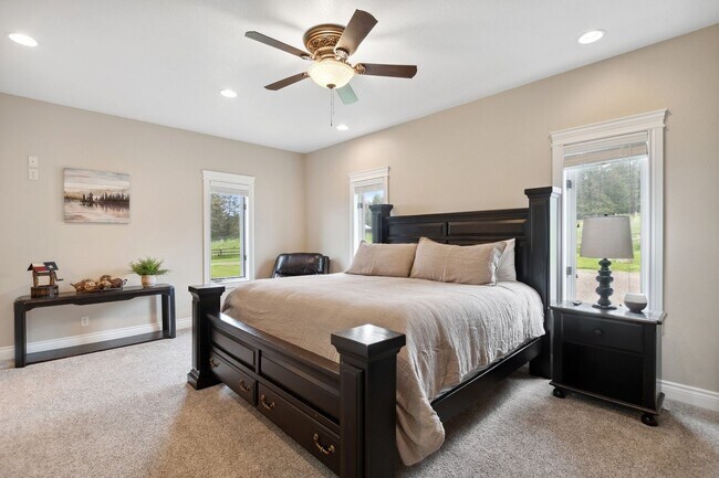 Building Photo - 5-bedroom, 3-bathroom furnished home in Ka...