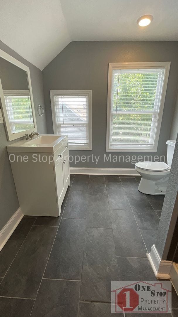 Building Photo - Beautiful 4 Bedroom 2.5 Bathroom Home in K...