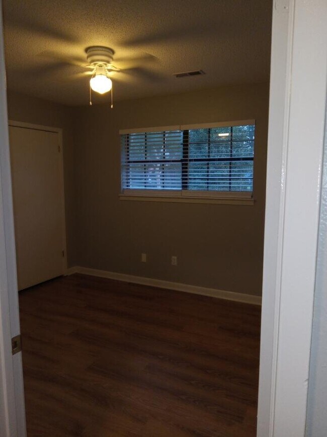 Building Photo - Pirate Cove Apartments D3-D4